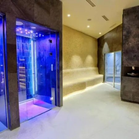 Woodside - Luxury & *