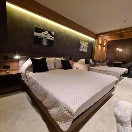 Woodside - Luxury & *