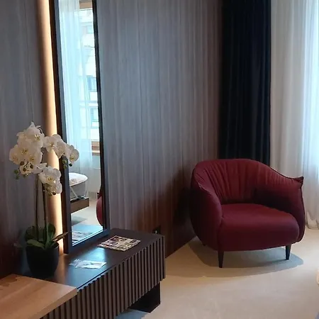 Woodside - Luxury & *